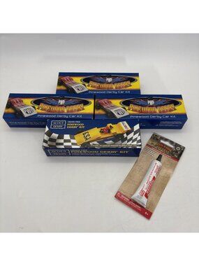 4 Official Boy Scout PWD Pinewood Derby Car Kit & Graphite Powder